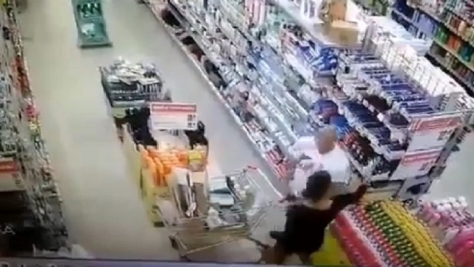 Oralni seks u megamarketu