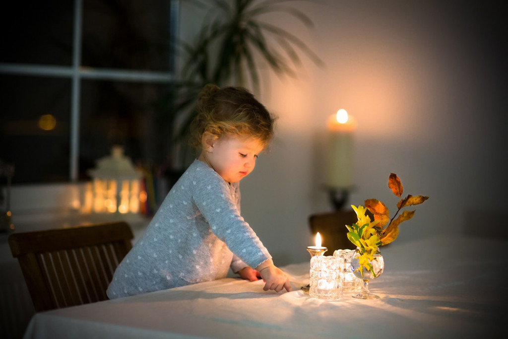 Dete, sveća, ukras