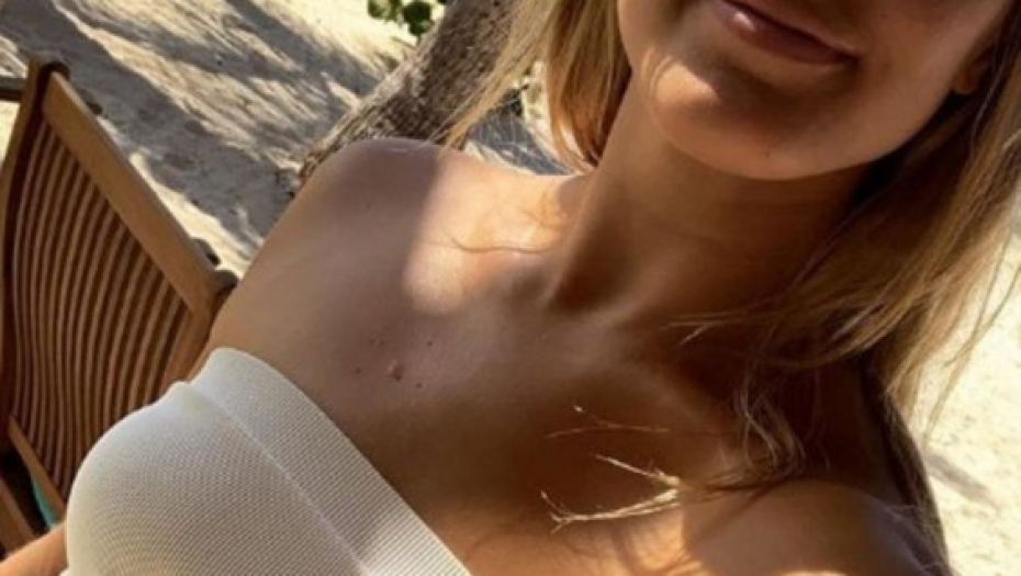 Teniserka Eženi Bušar na odmoru