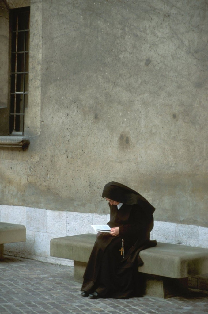 Časna sestra, crkva, vatikan