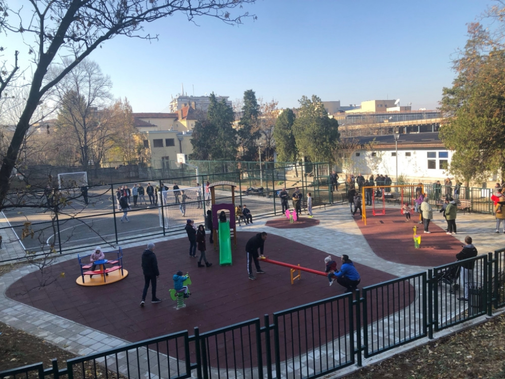 Sportski teren i dečije igrali&scaron;te u Ulici Koste Glavinića