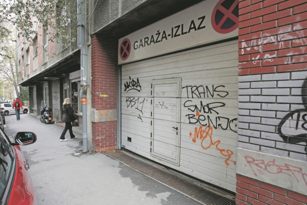 Ovde Đilas parkira svoja četiri automobila