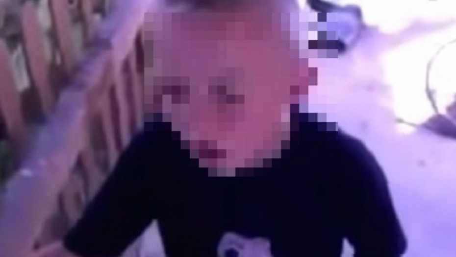 Dečak opisuje seks tate i mame