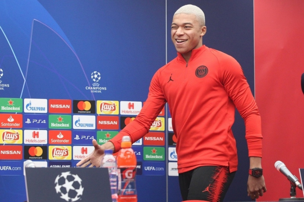 Kilijan Mbape, fudbaler PSŽ na konferenciji za &scaron;tampu u Beogradu