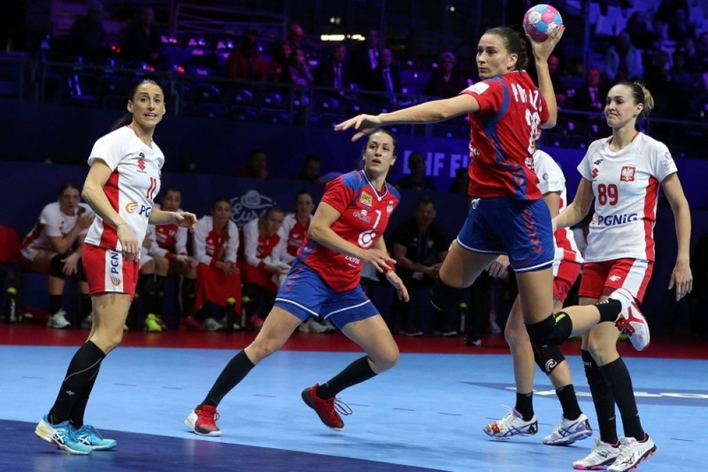 Rukometašica Slađana Pop Lazić na meču Srbija - Crna Gora