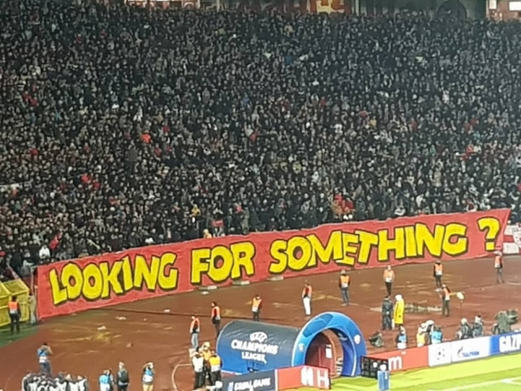 Transparent na meču Zvezda - PSŽ