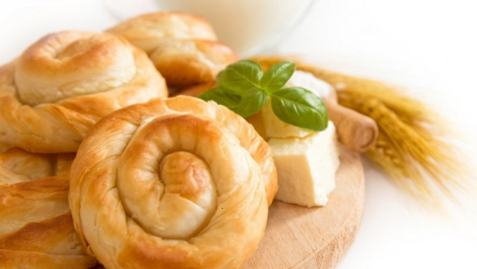 Pita, pita sa sirom, pecivo