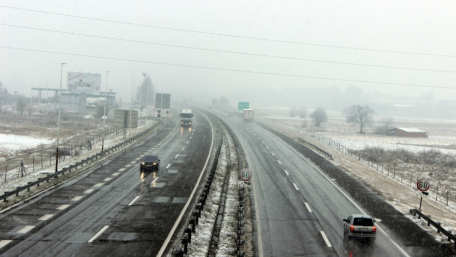 Sneg, autoput, nevreme, saobraćaj