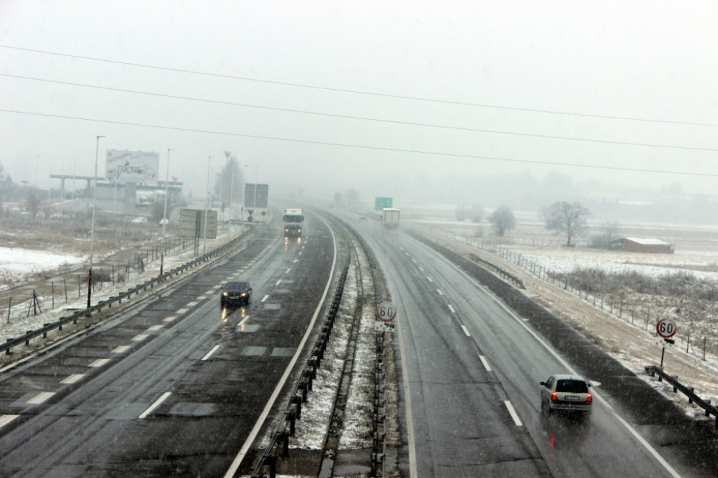 Sneg, autoput, nevreme, saobraćaj