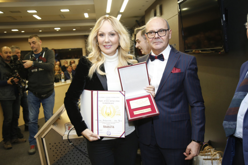 Lepa Brena, dodela nagrade