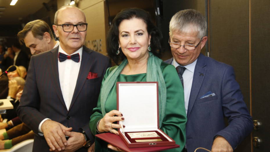 Lepa Brena, dodela nagrade