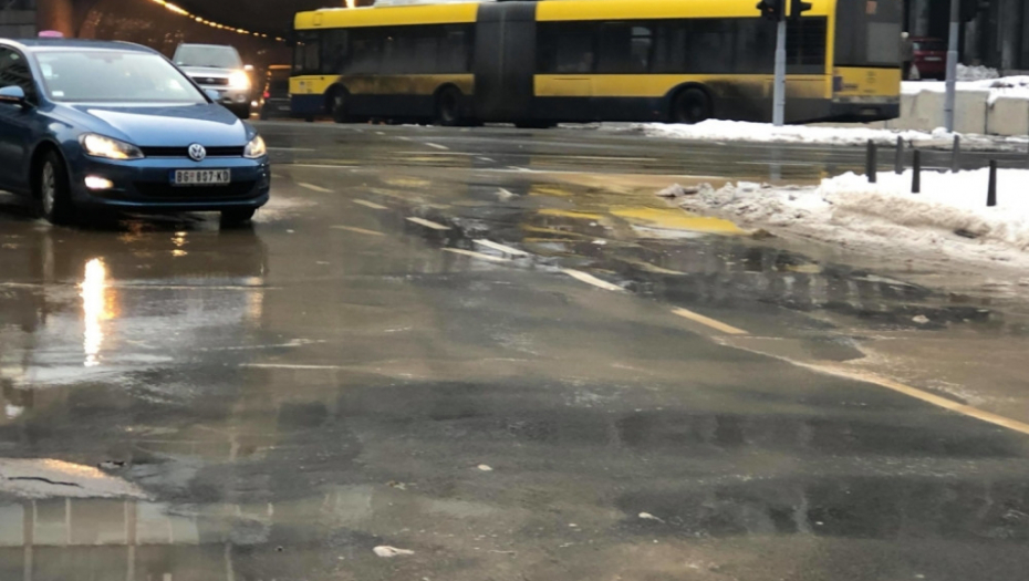 Dečanska, pukla cev