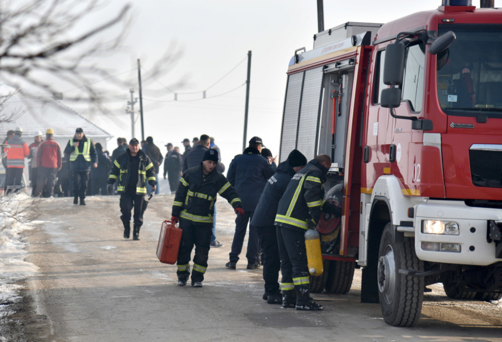 Stravična nesreća kod Niša - Voz prepolovio autobus