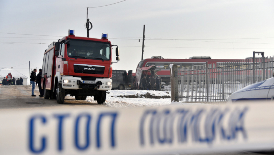 Stravična nesreća kod Niša - Voz prepolovio autobus