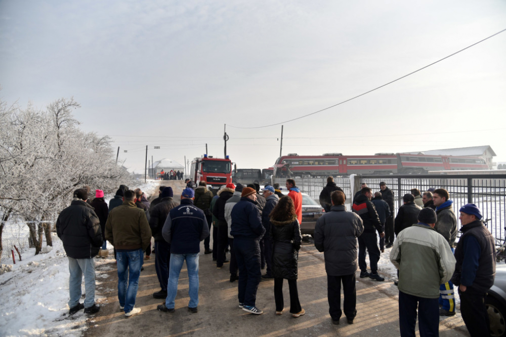Stravična nesreća kod Niša - Voz prepolovio autobus