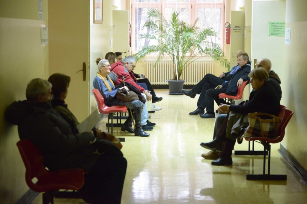 Bolnica, čekaonica, lekar