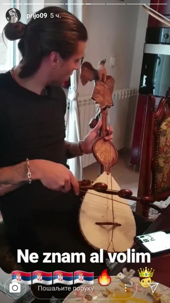 Aleksandar Prijović sa guslama