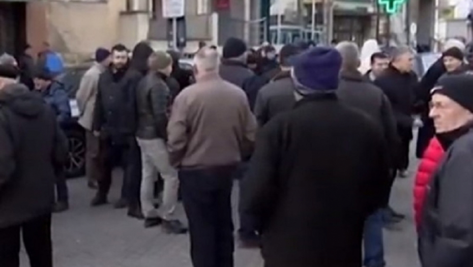 Aktivisti SDA na ulicama Novog Pazara