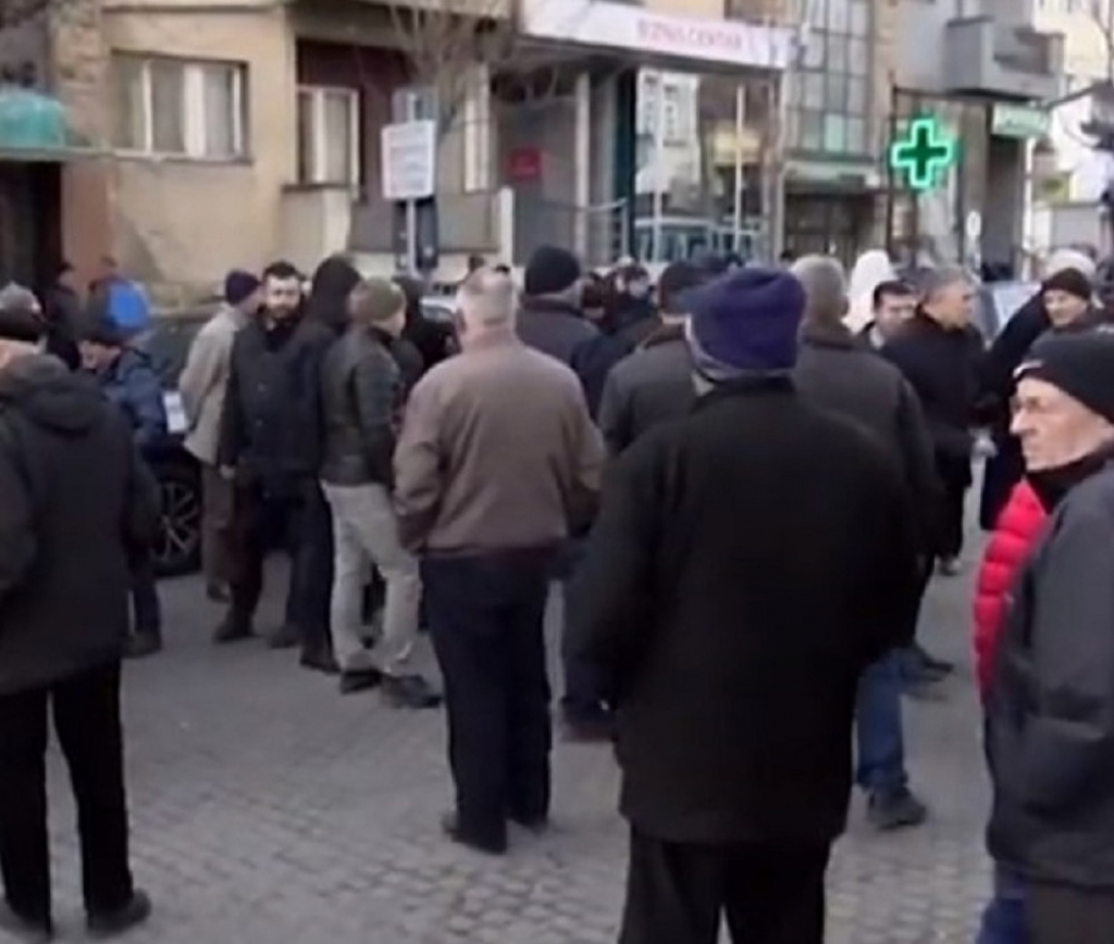 Aktivisti SDA na ulicama Novog Pazara