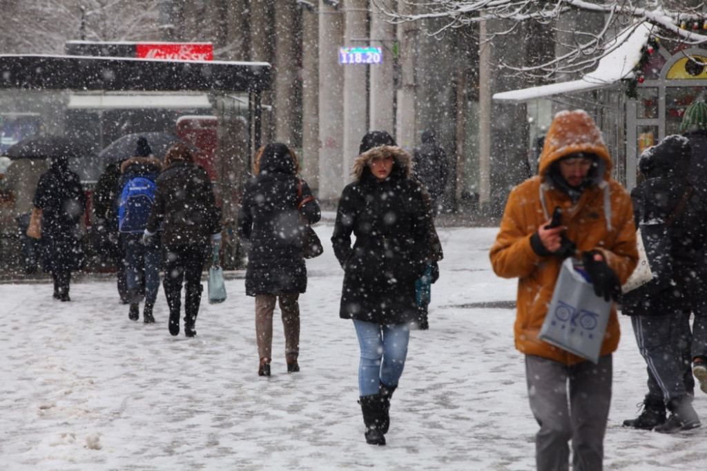 Beograd, sneg, vremenska prognoza, zavejane ulice, ljudi, zima