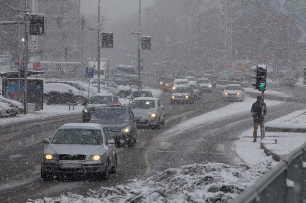 Beograd, sneg, vremenska prognoza, zavejane ulice, ljudi, zima