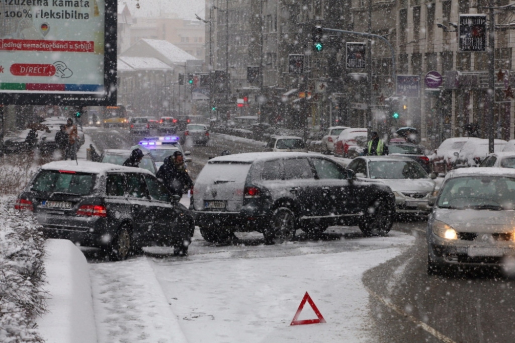 Beograd, sneg, vremenska prognoza, zavejane ulice, ljudi, zima