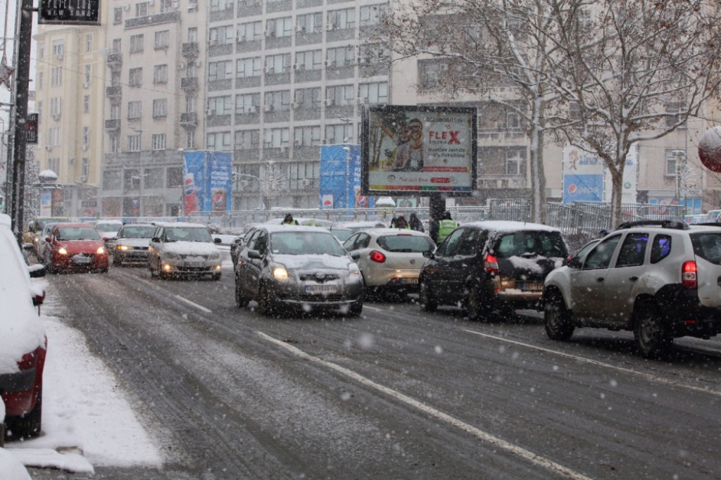 Beograd, sneg, vremenska prognoza, zavejane ulice, ljudi, zima
