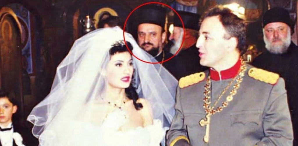 Venčanje Cece i Arkana, u pozadini je Kačavenda