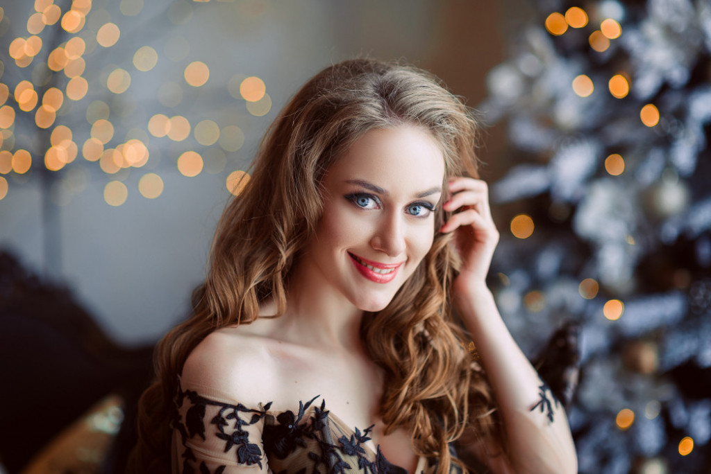 Devojka, srećna, nasmejana, osmeh