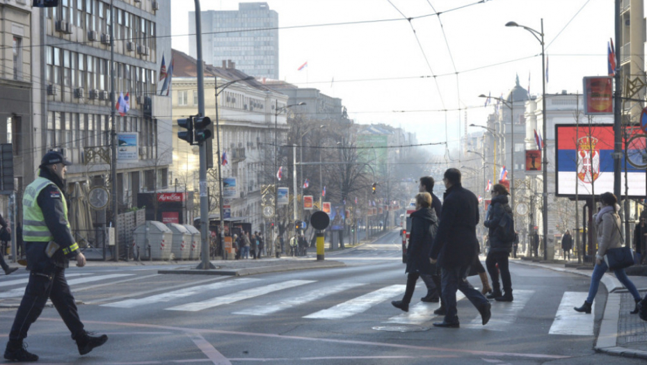 Beograd, ljudi, ulice, policija, saobraćaj