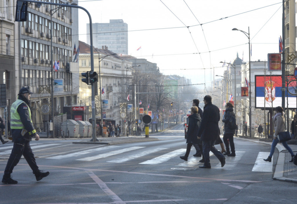 Beograd, ljudi, ulice, policija, saobraćaj