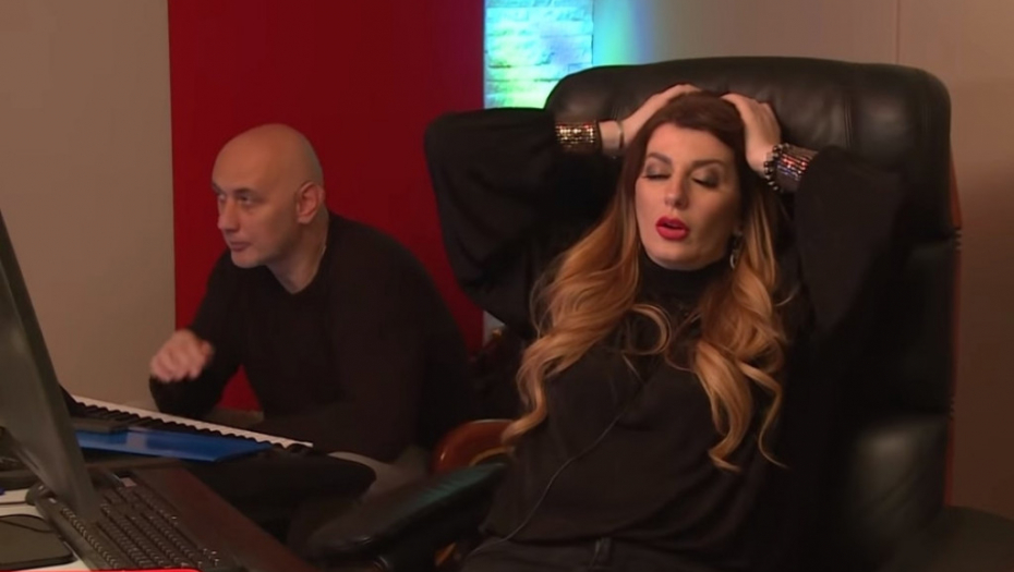 Viki Miljković, Taške