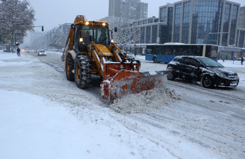 sneg, Beograd, ljudi, ulice, vreme, Novi Sad