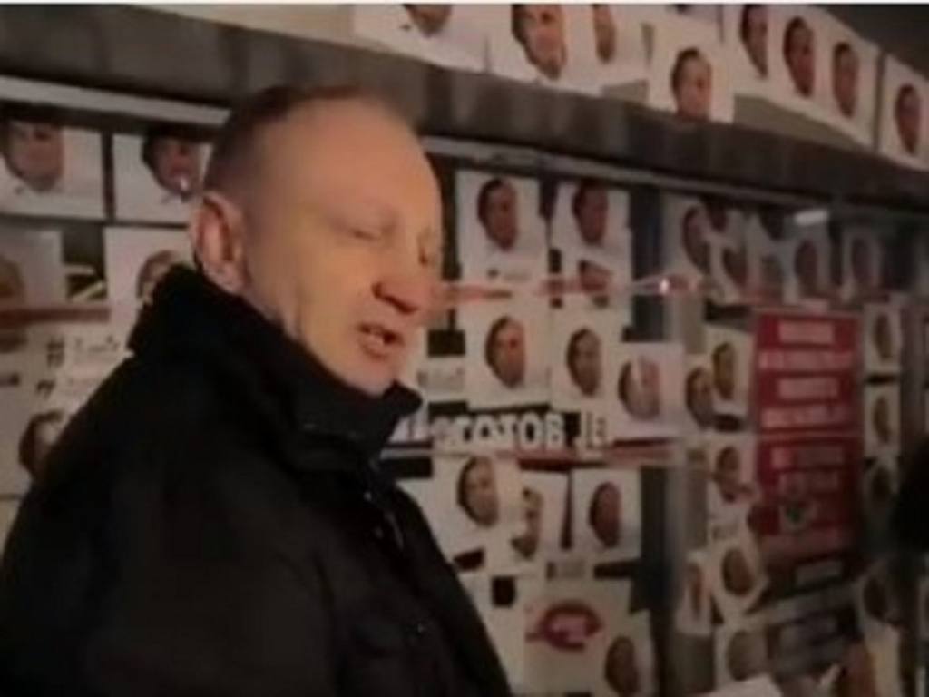 Dragan Đilas preti ispred RTS-a