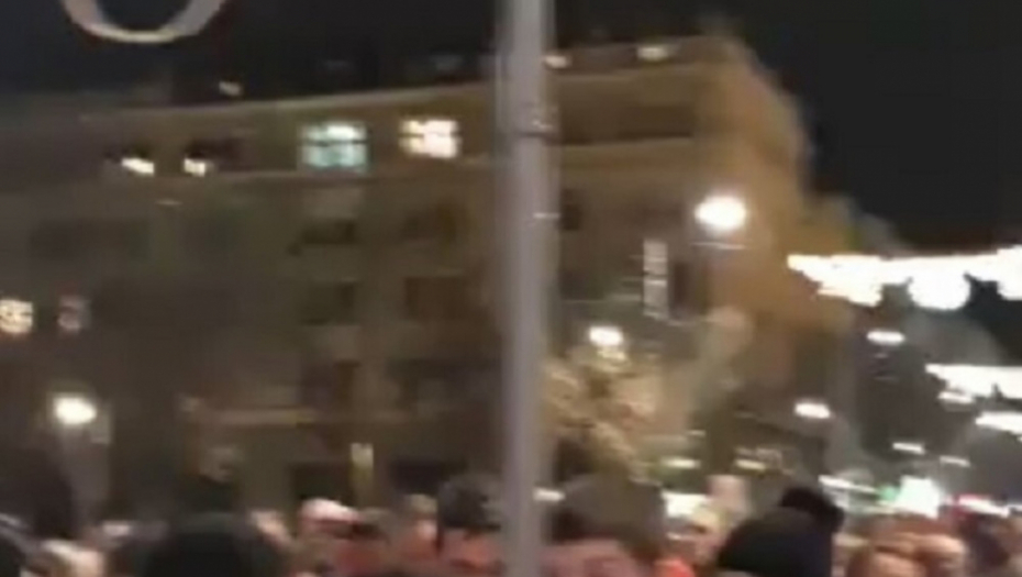 Potraga za licima koja nose vešala