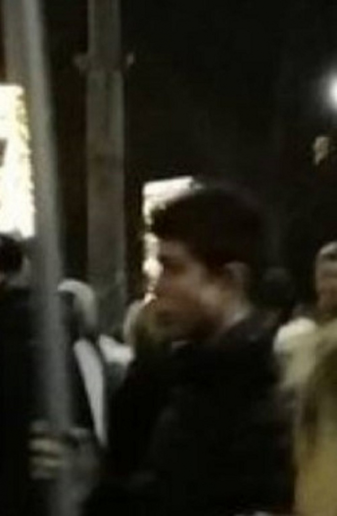 Potraga za licima koja nose vešala