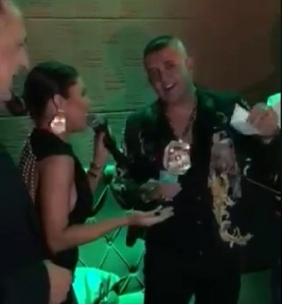 &Scaron;enki Maslani, Sandra Afrika