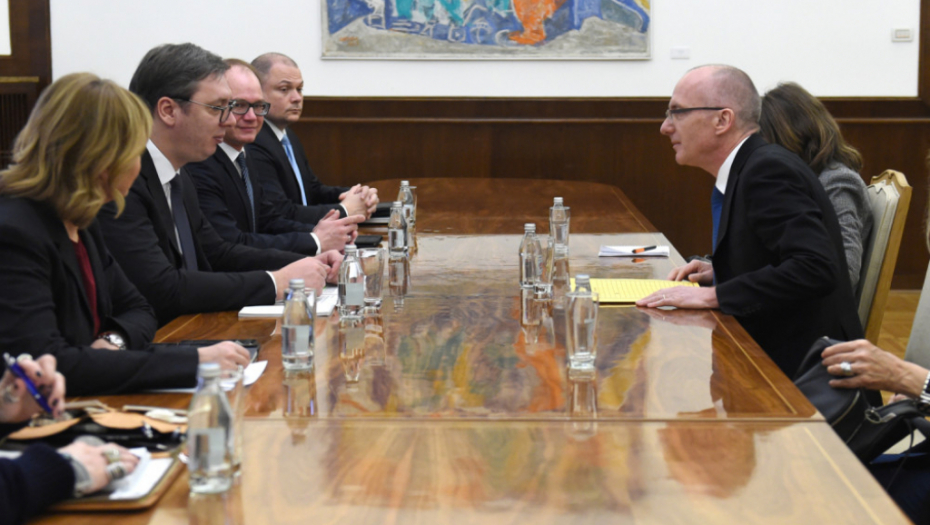 Aleksandar Vučić, Tomas Šib