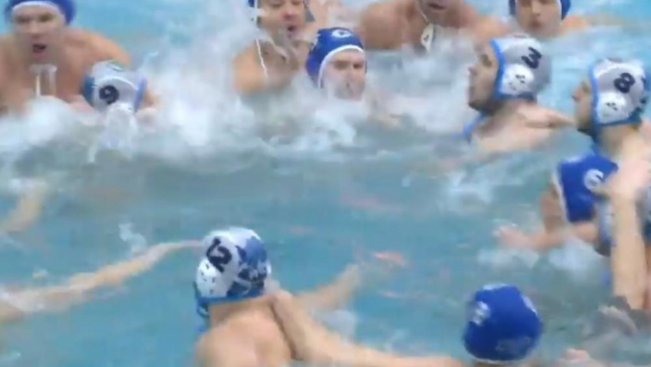 Tuča vaterpolista u bazenu u Rusiji