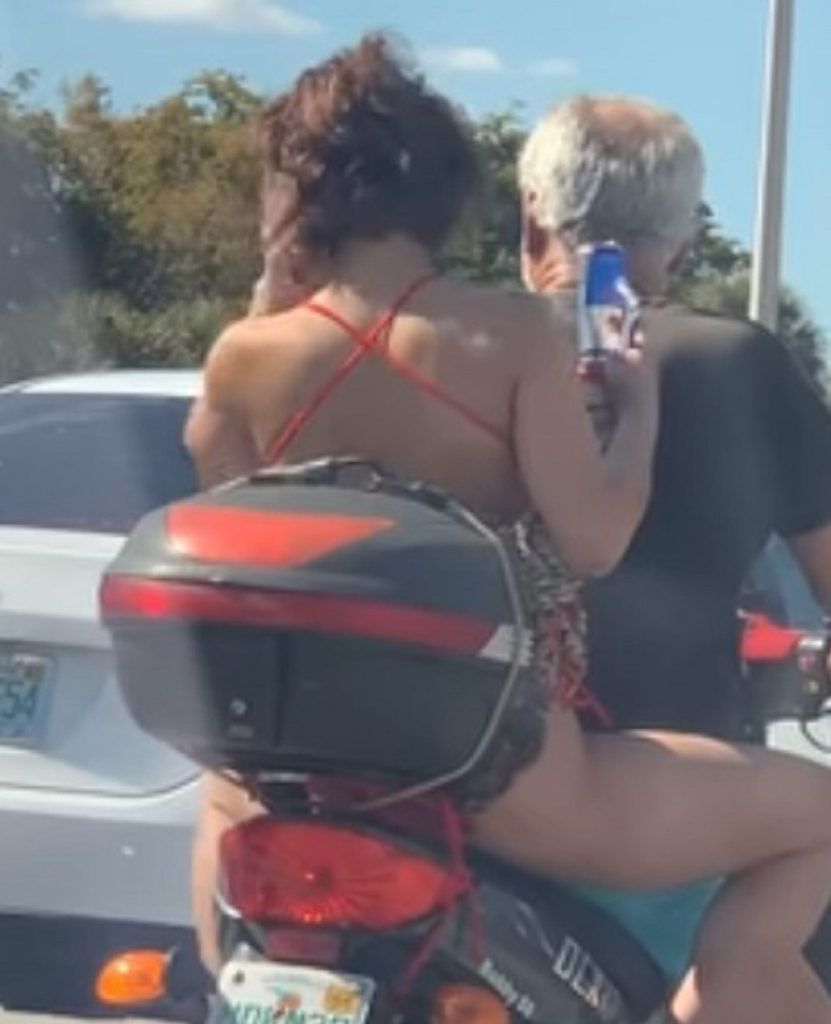 Dok je čekala ispred semafora, rešila je malo da se obrije