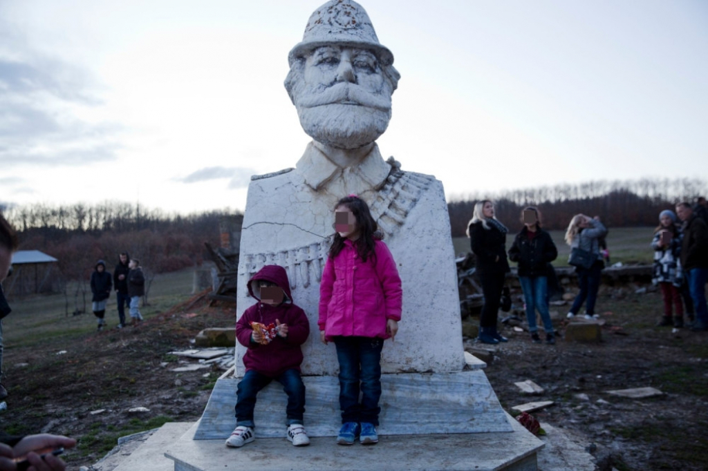 Spomenik Adema Ja&scaron;arija