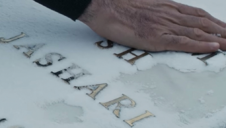 Šiptar plače na grobu Jašarija