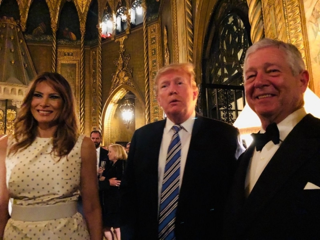 Tramp, Melanija i Karađorđević