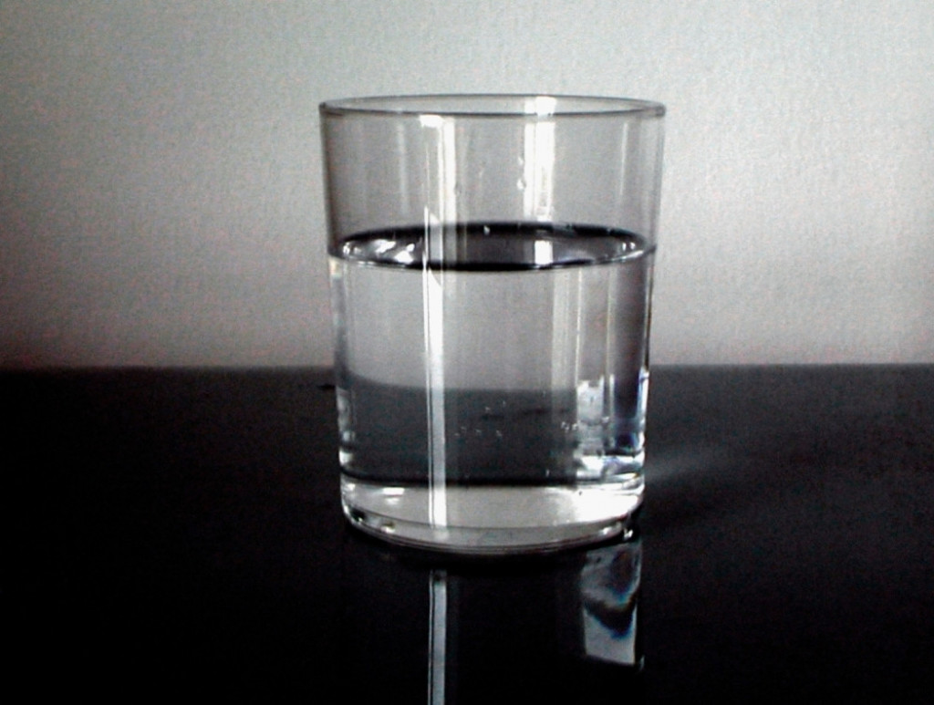 Čaša, voda