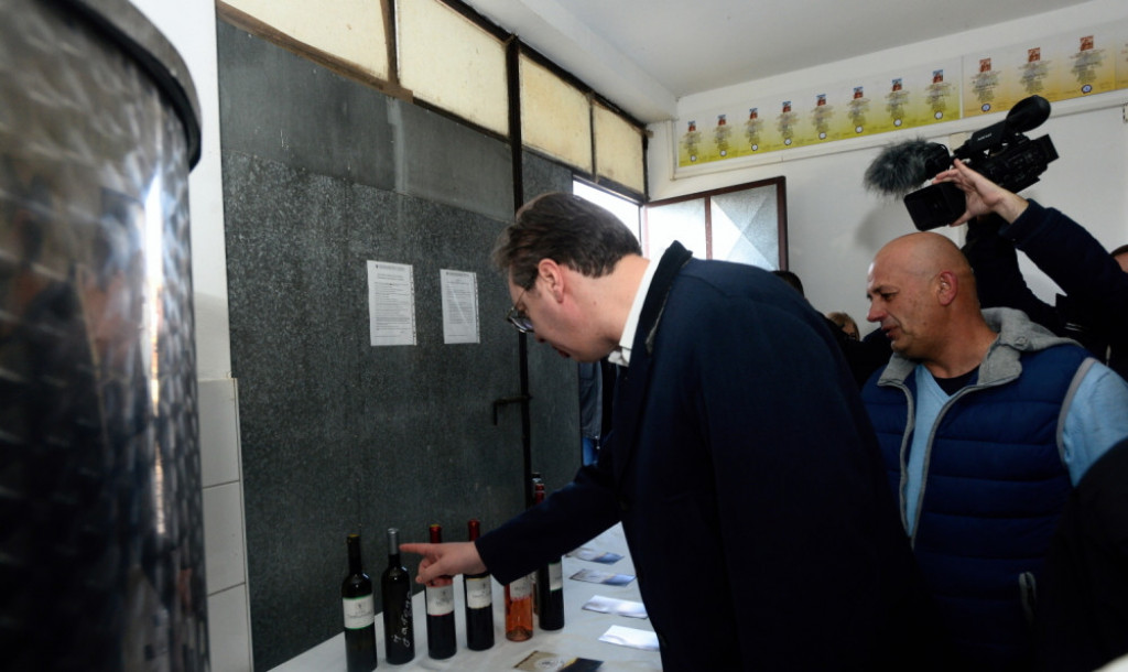 Vučić u poseti vinariji Ćosić u Vitkovu