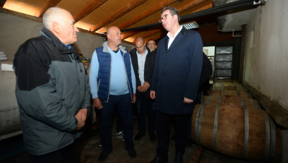 Vučić u poseti vinariji Ćosić u Vitkovu