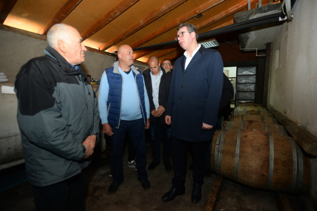 Vučić u poseti vinariji Ćosić u Vitkovu