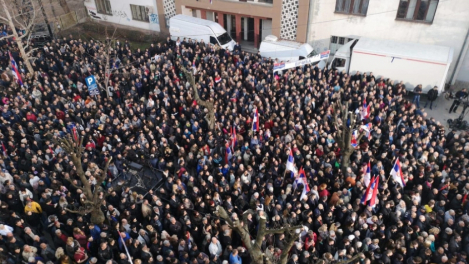 Leskovčani dočekali predsednika Vučića