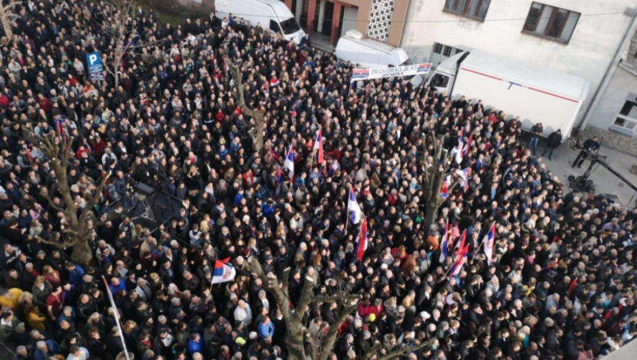 Leskovčani dočekali predsednika Vučića