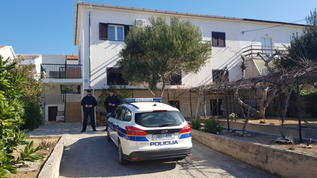 Pag, otac monstrum, otac bacio decu